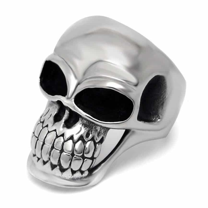Face skull ring in stainless steel.